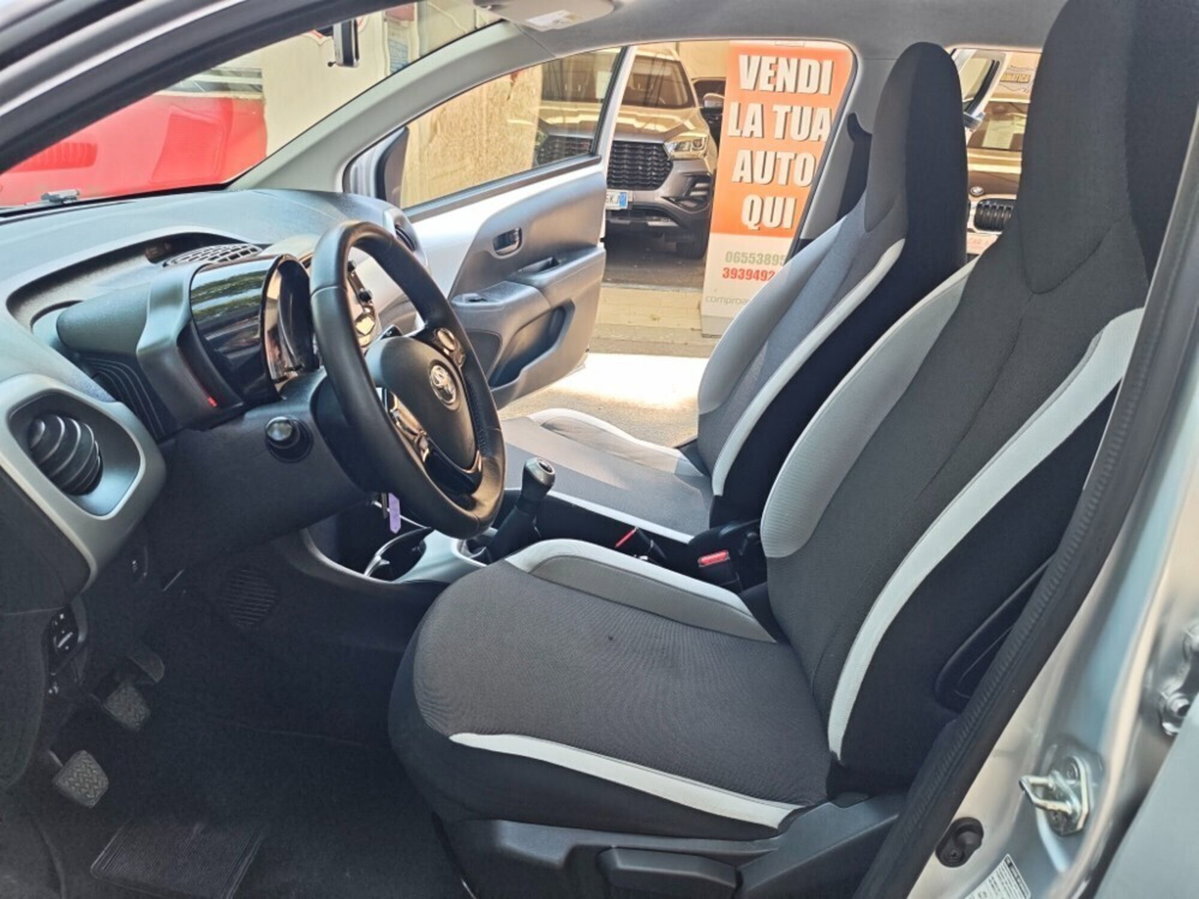 Toyota Aygo 1.0 VVT-i 69 CV 3 porte x-play (11)