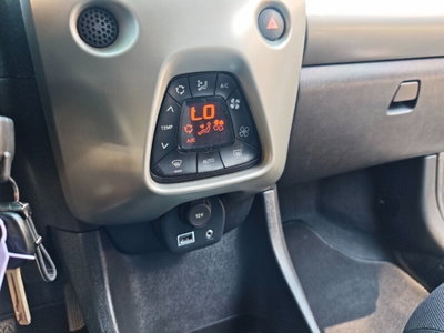 Toyota Aygo 1.0 VVT-i 69 CV 3 porte x-play (13)