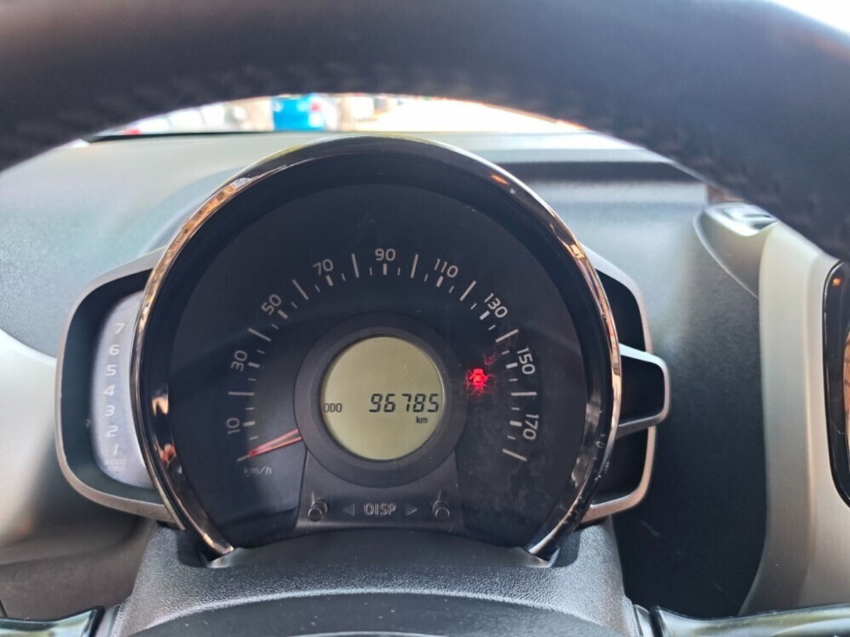 Toyota Aygo 1.0 VVT-i 69 CV 3 porte x-play (14)