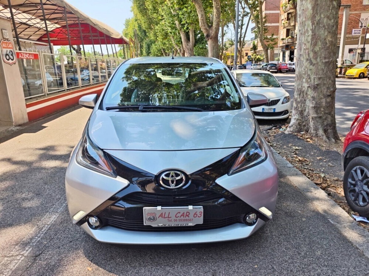 Toyota Aygo 1.0 VVT-i 69 CV 3 porte x-play (2)
