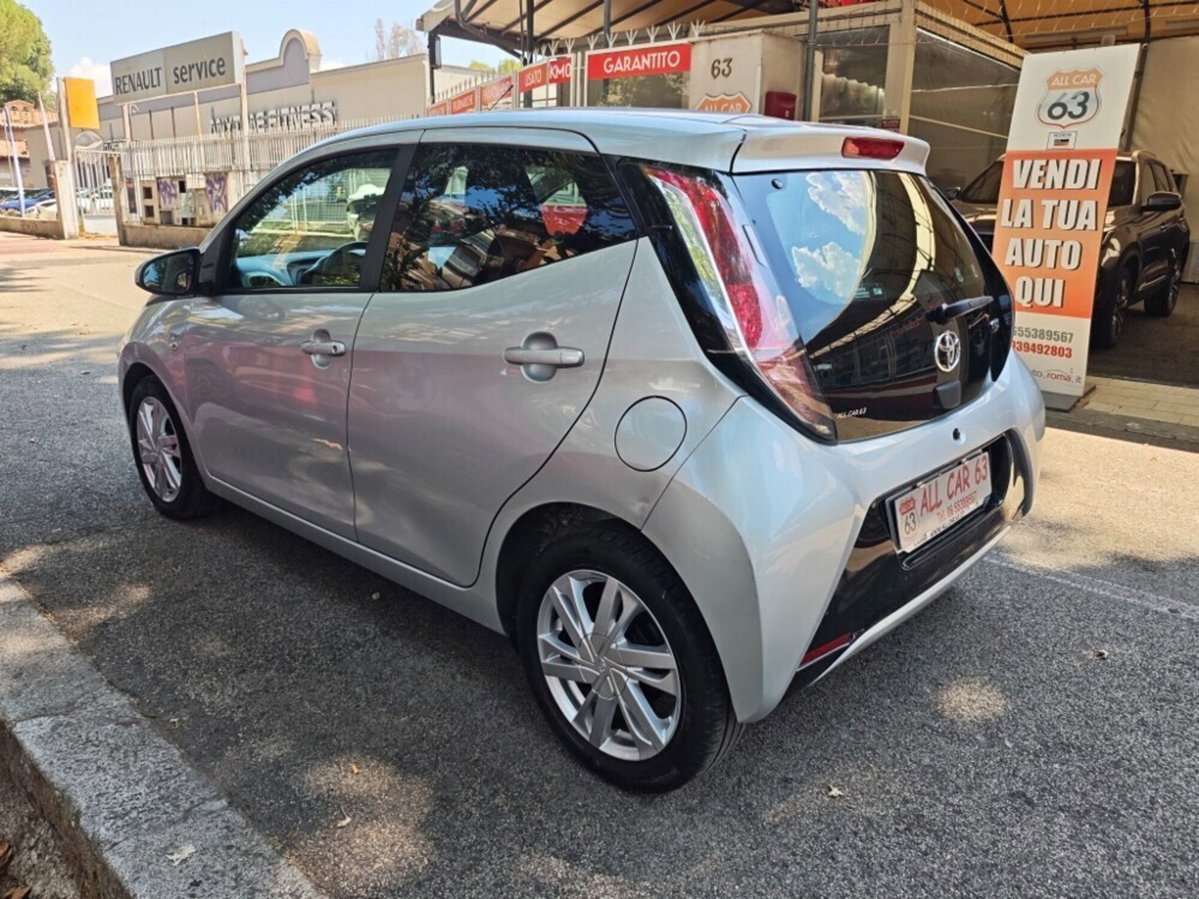 Toyota Aygo 1.0 VVT-i 69 CV 3 porte x-play (6)