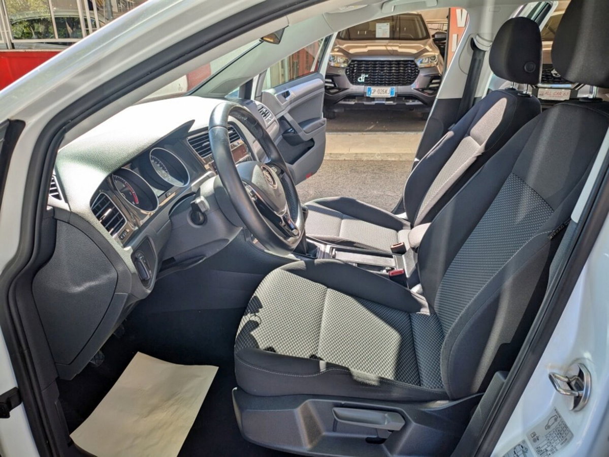 Volkswagen Golf 1.0 TSI 85 CV 5p. Trendline BlueMotion Technology (11)
