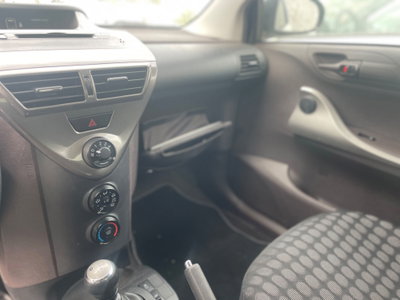 Toyota iQ 1.0 Sol (10)