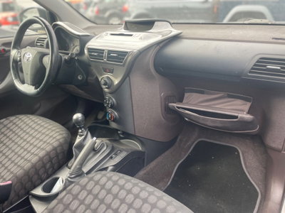 Toyota iQ 1.0 Sol (12)