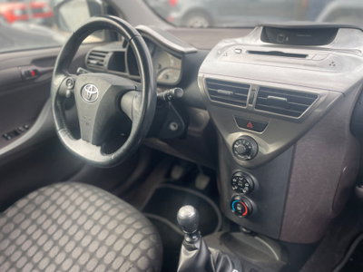 Toyota iQ 1.0 Sol (13)
