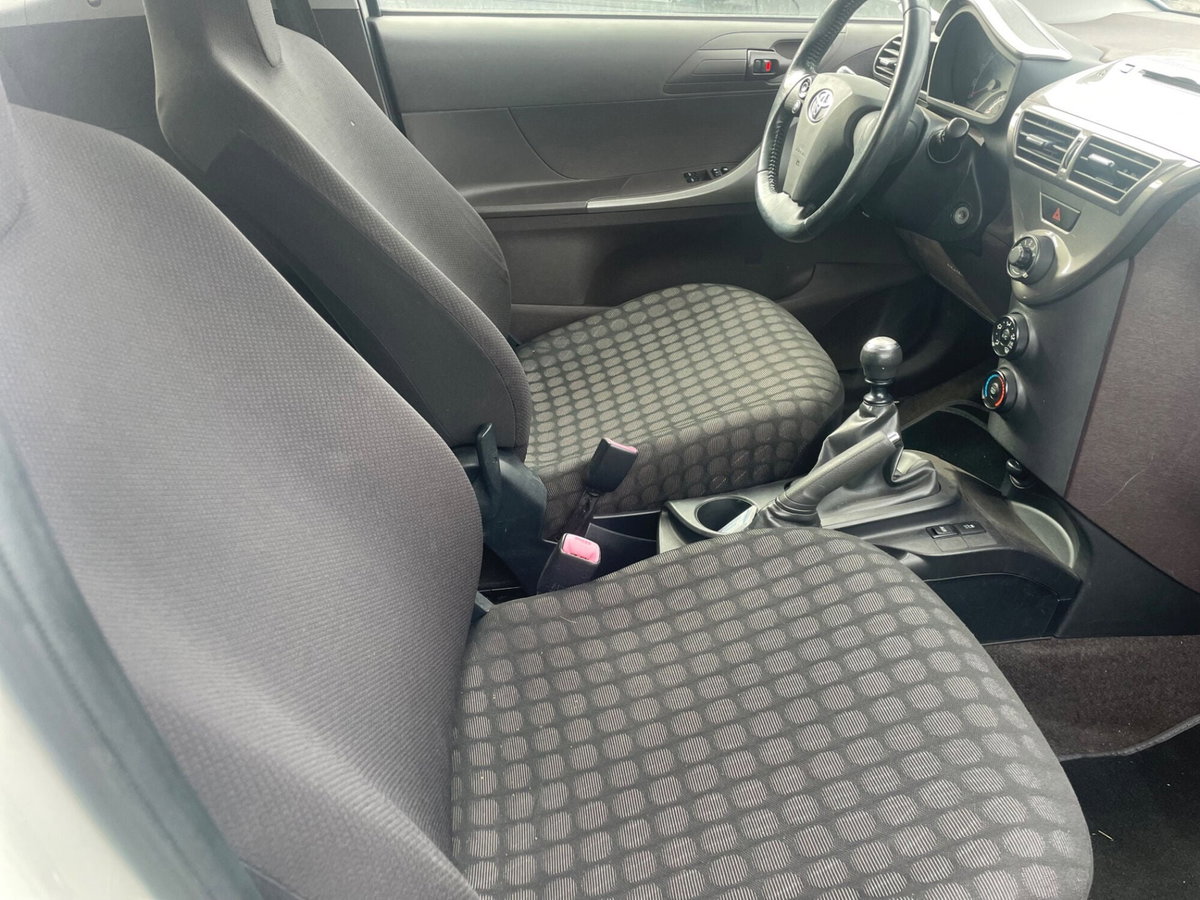 Toyota iQ 1.0 Sol (14)