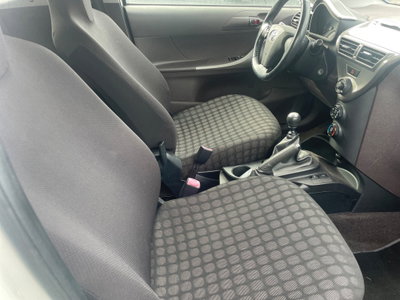 Toyota iQ 1.0 Sol (14)