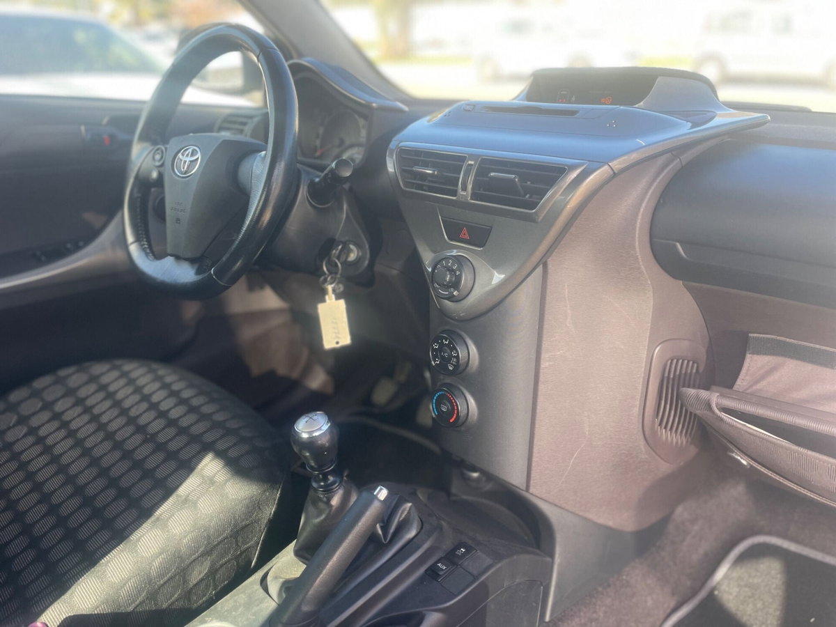 Toyota iQ 1.0 Sol (7)