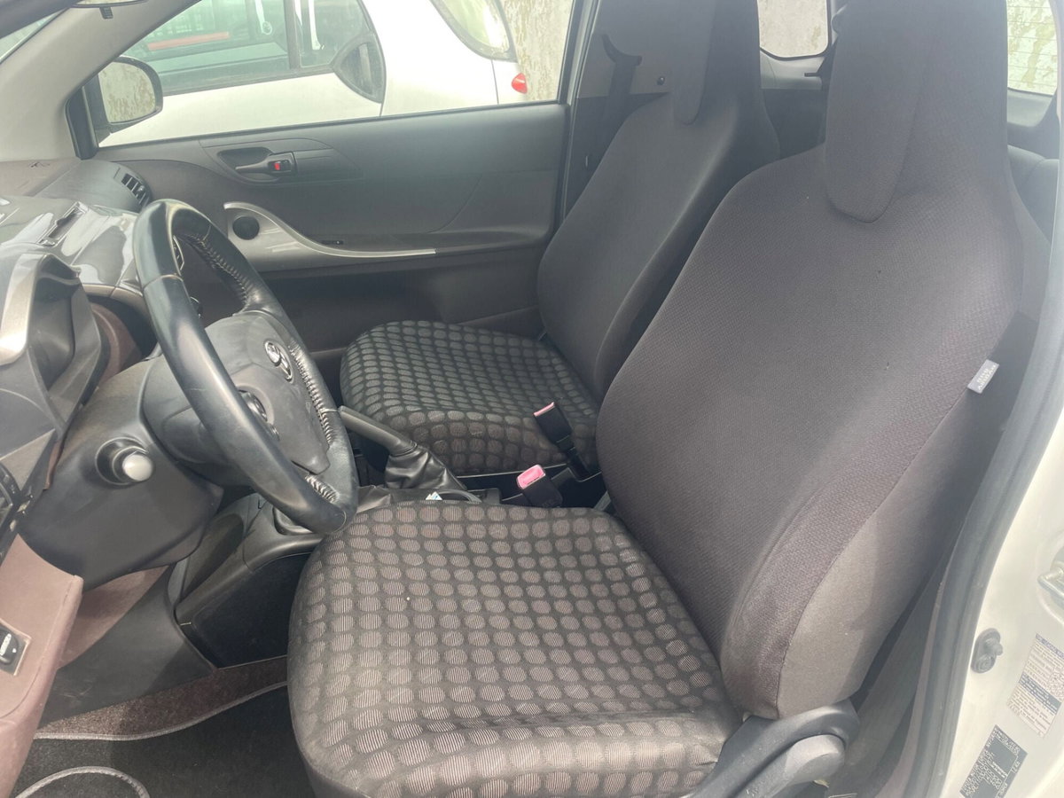 Toyota iQ 1.0 Sol (9)