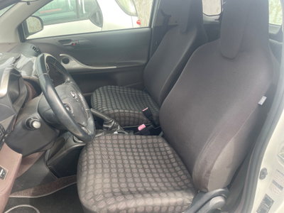 Toyota iQ 1.0 Sol (9)