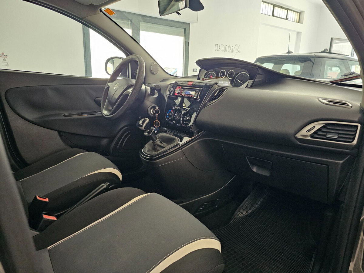 Lancia Ypsilon 1.2 69 CV 5 porte GPL Ecochic Elefantino (13)