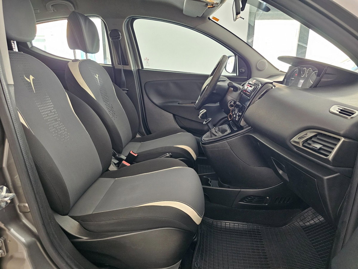 Lancia Ypsilon 1.2 69 CV 5 porte GPL Ecochic Elefantino (2)