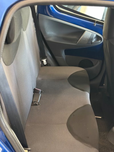 Toyota Aygo 1.0 12V VVT-i 5 porte (10)