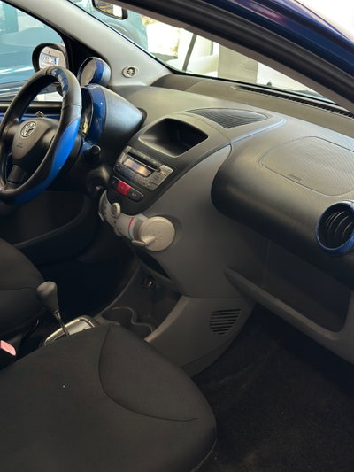 Toyota Aygo 1.0 12V VVT-i 5 porte (11)