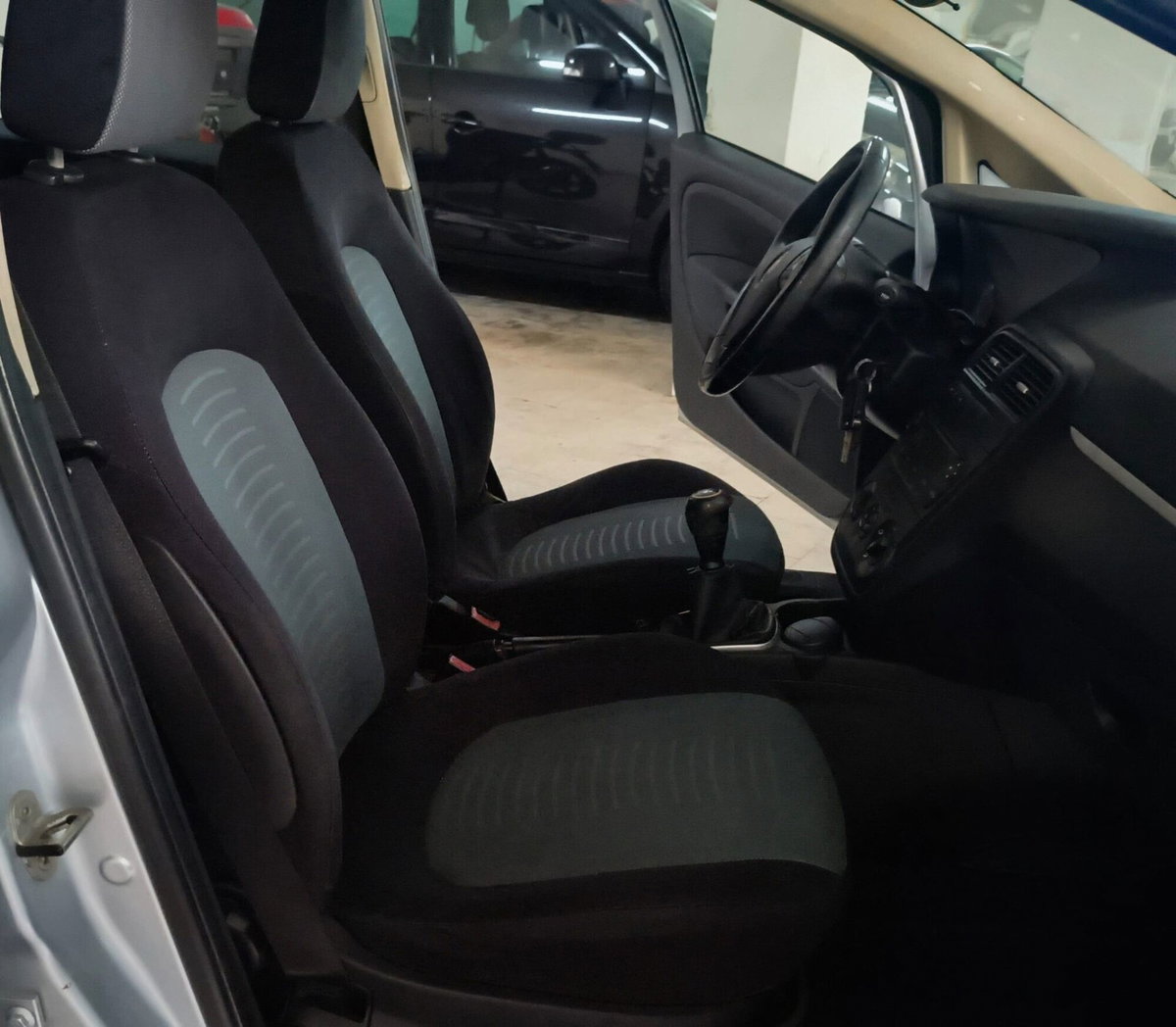 Fiat Grande Punto 1.3 MJT 75 CV 5 porte Dynamic (6)