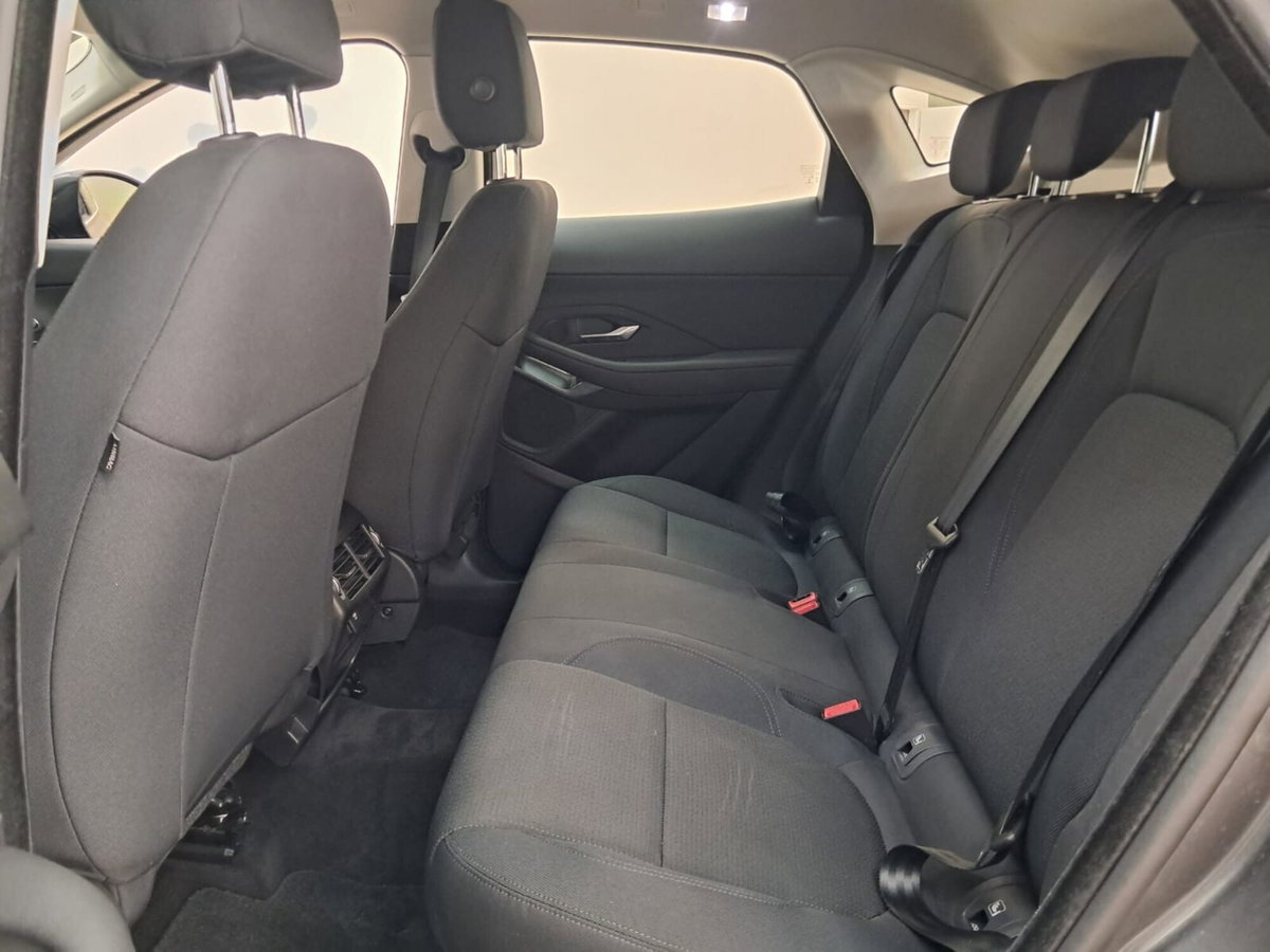 Jaguar E-Pace 2.0D 150 CV AWD R-Dynamic S (11)