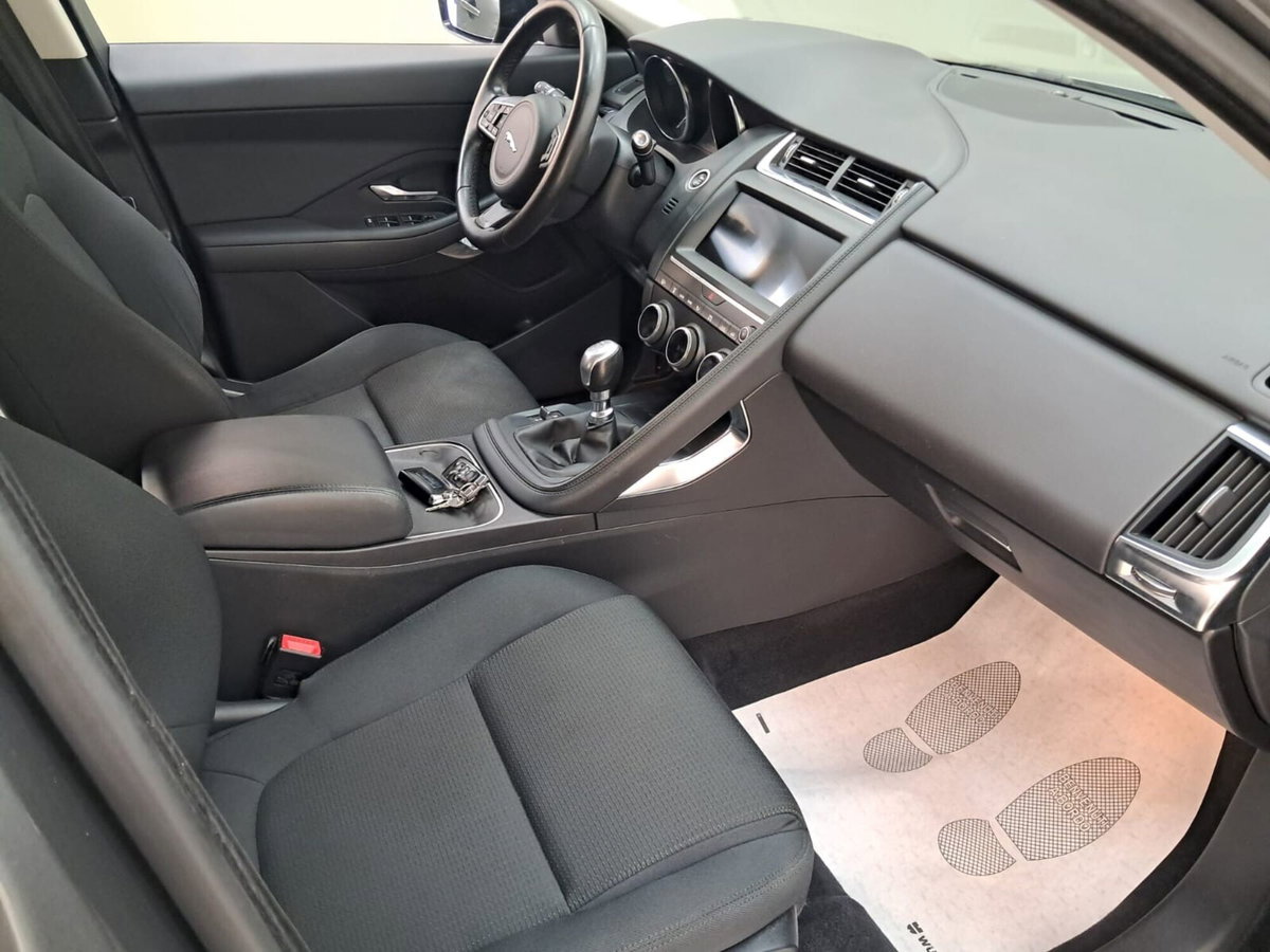 Jaguar E-Pace 2.0D 150 CV AWD R-Dynamic S (16)