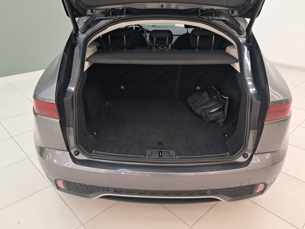 Jaguar E-Pace 2.0D 150 CV AWD R-Dynamic S (7)