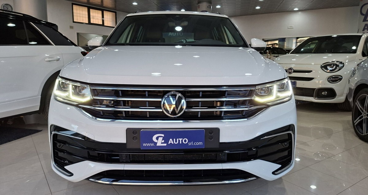 Volkswagen Tiguan 2.0 TDI 150 CV SCR DSG 4MOTION R-Line (11)