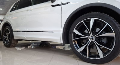 Volkswagen Tiguan 2.0 TDI 150 CV SCR DSG 4MOTION R-Line (7)