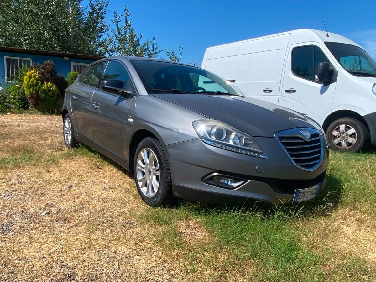 Lancia Delta 1.6 MJT DPF Gold (2)