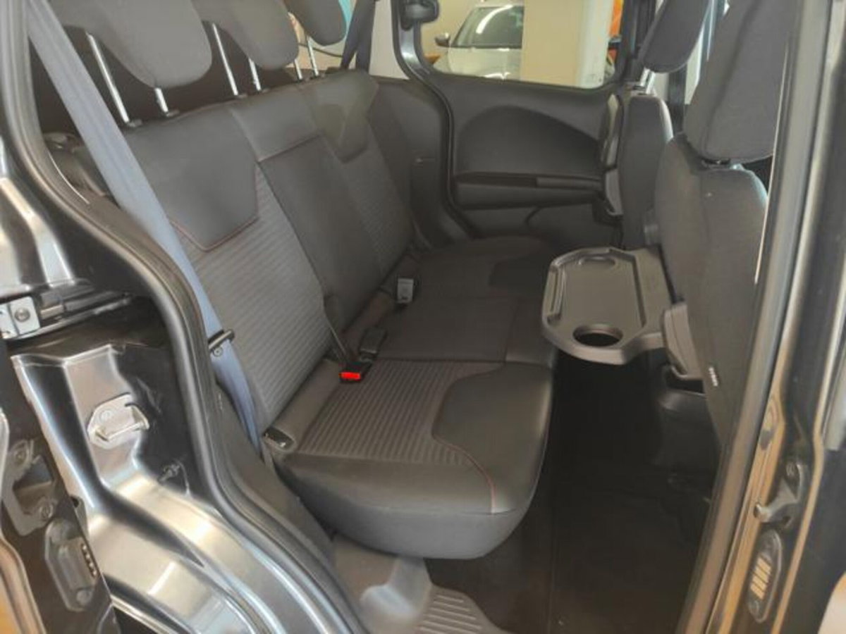 Ford Tourneo Courier 1.5 TDCI 100 CV Sport (14)