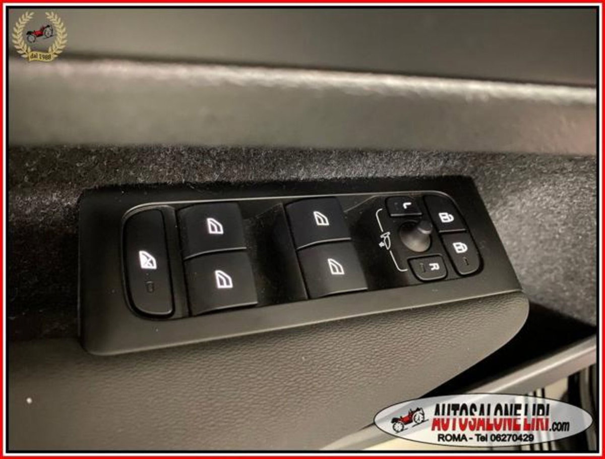 Volvo XC40 T3 Geartronic Momentum Pro (19)