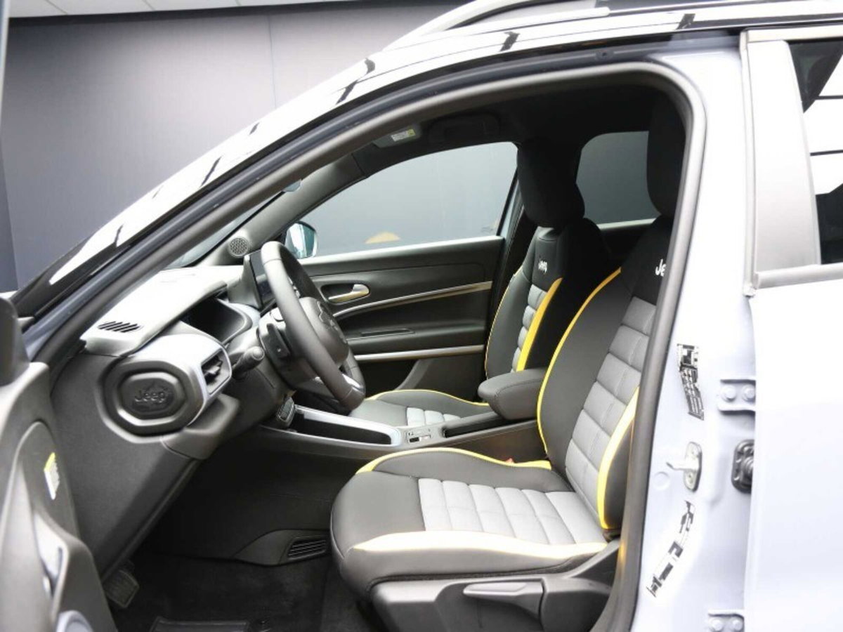 Jeep Avenger 1.2 turbo e-hybrid mhev The North Face 4xe 145cv edct6 (14)