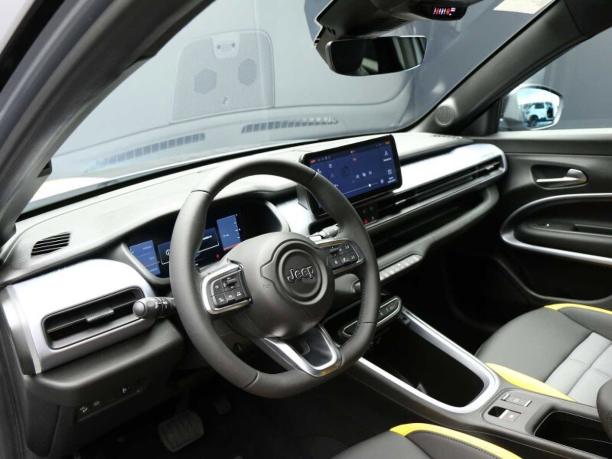 Jeep Avenger 1.2 turbo e-hybrid mhev The North Face 4xe 145cv edct6 (15)