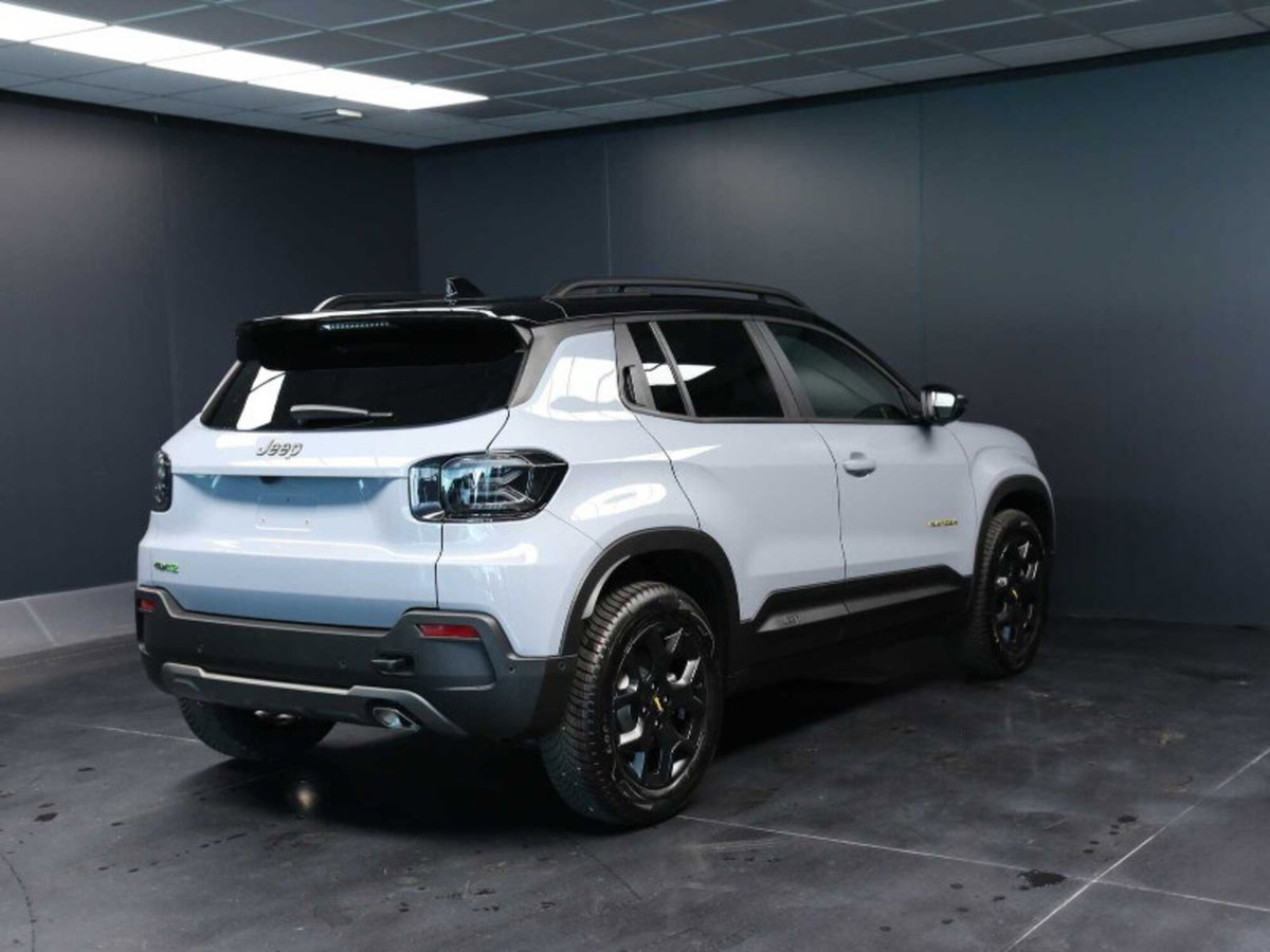 Jeep Avenger 1.2 turbo e-hybrid mhev The North Face 4xe 145cv edct6 (4)