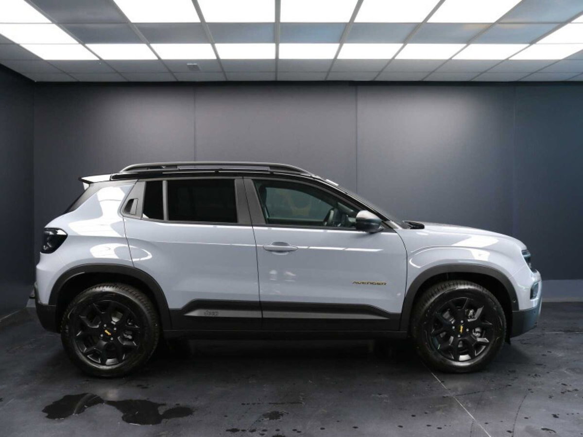 Jeep Avenger 1.2 turbo e-hybrid mhev The North Face 4xe 145cv edct6 (8)