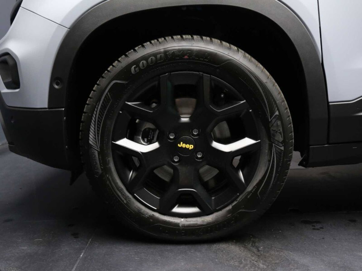 Jeep Avenger 1.2 turbo e-hybrid mhev The North Face 4xe 145cv edct6 (9)