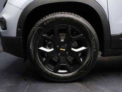 Jeep Avenger 1.2 turbo e-hybrid mhev The North Face 4xe 145cv edct6 (9)