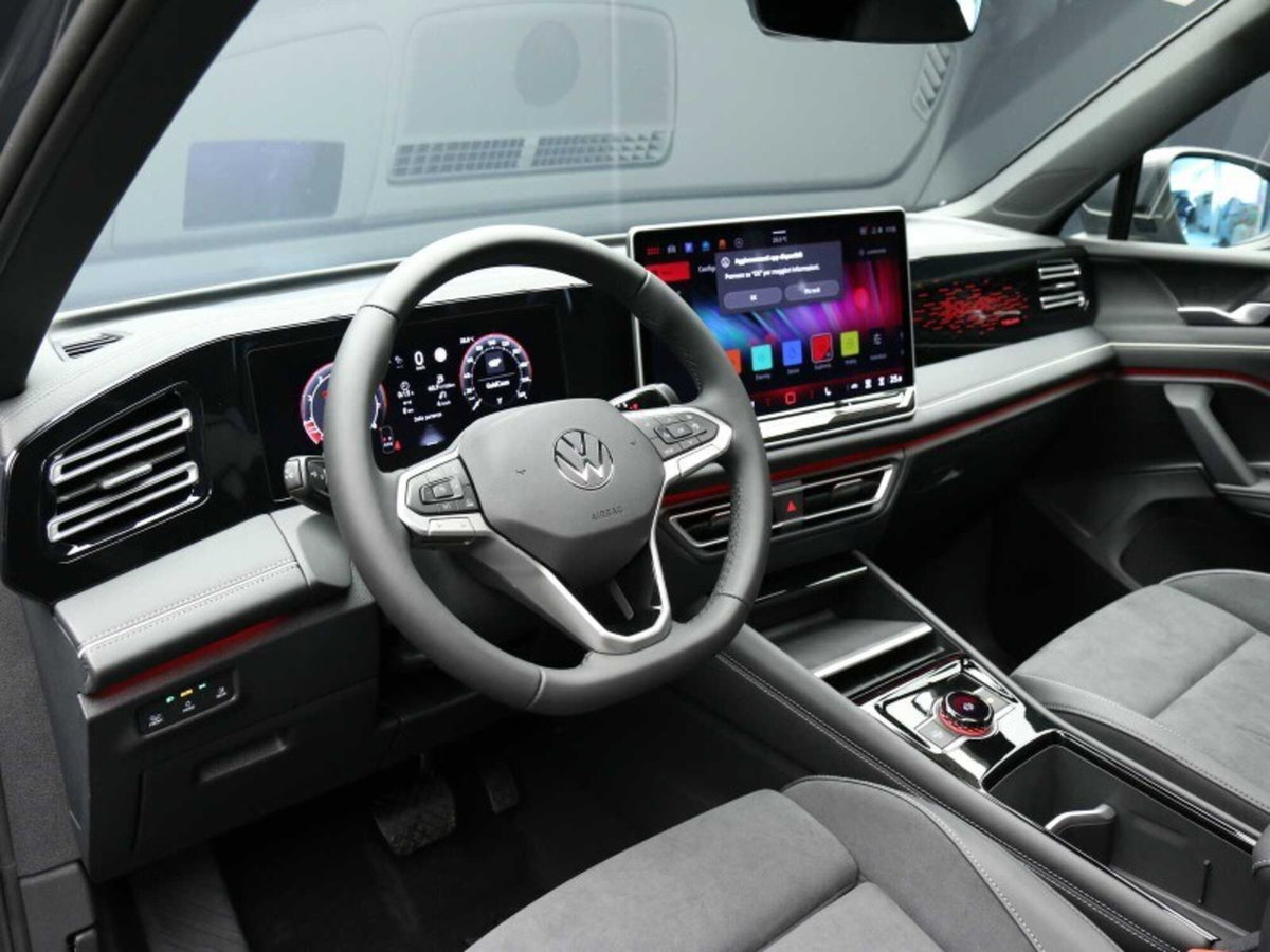 Volkswagen Tiguan 1.5 etsi Elegance 150cv dsg (13)