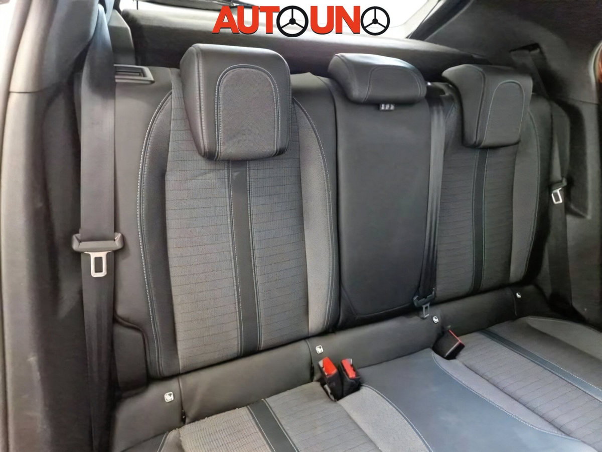 Peugeot 2008 BlueHDi 110 S&S Allure (11)
