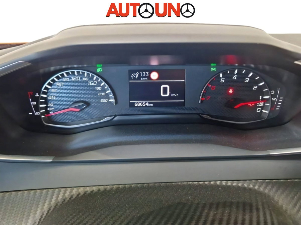 Peugeot 2008 BlueHDi 110 S&S Allure (7)