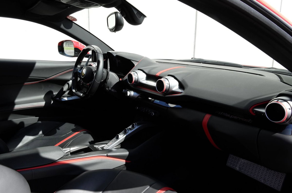 Ferrari 812 Coupé 812 Superfast (8)