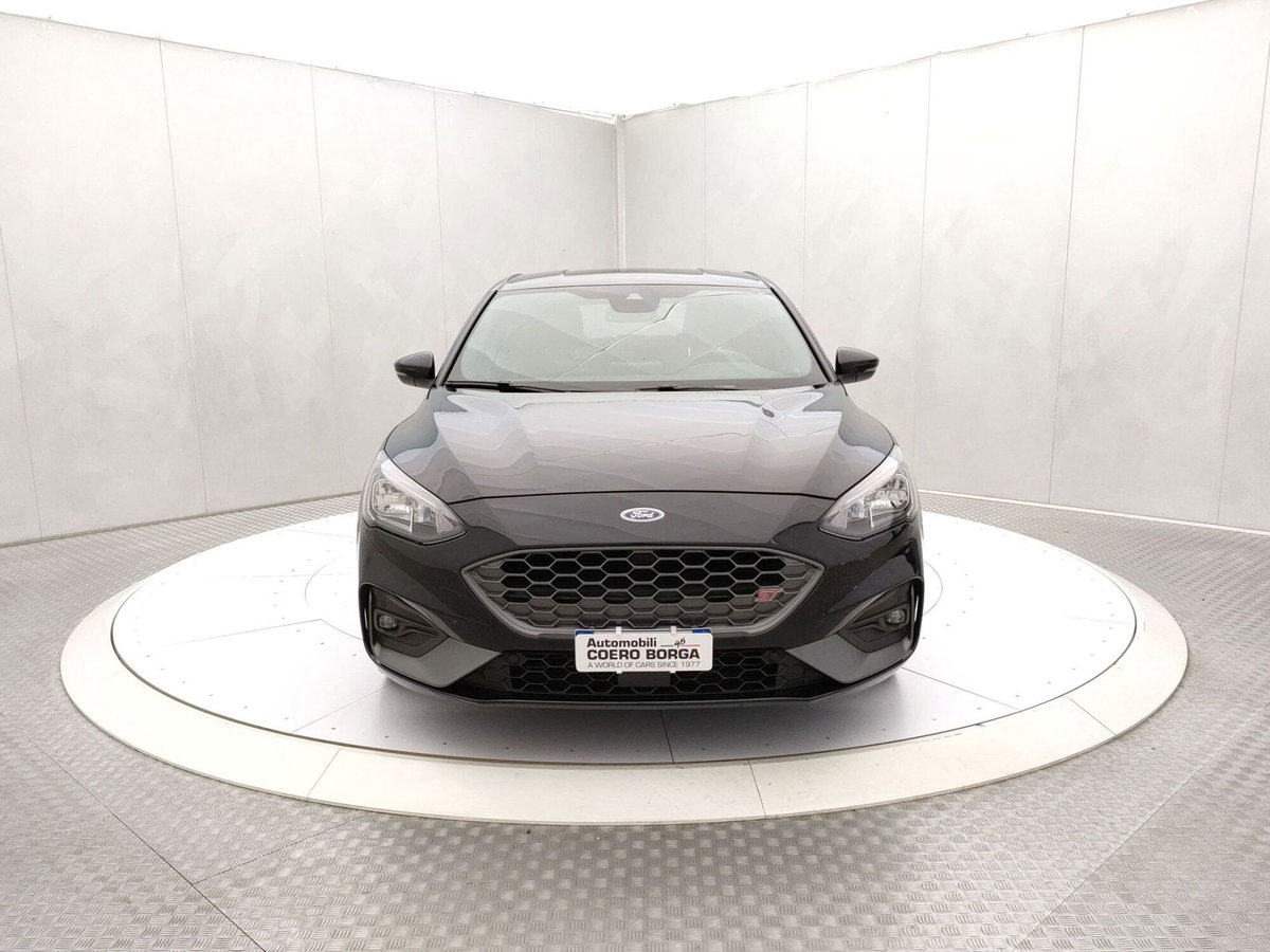 Ford Focus 2.3 ecoboost ST 280cv (2)