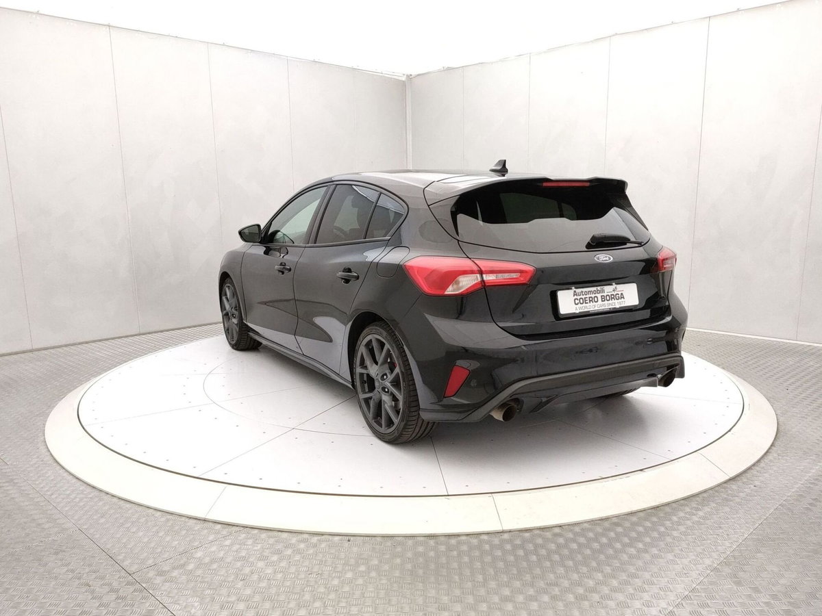 Ford Focus 2.3 ecoboost ST 280cv (6)