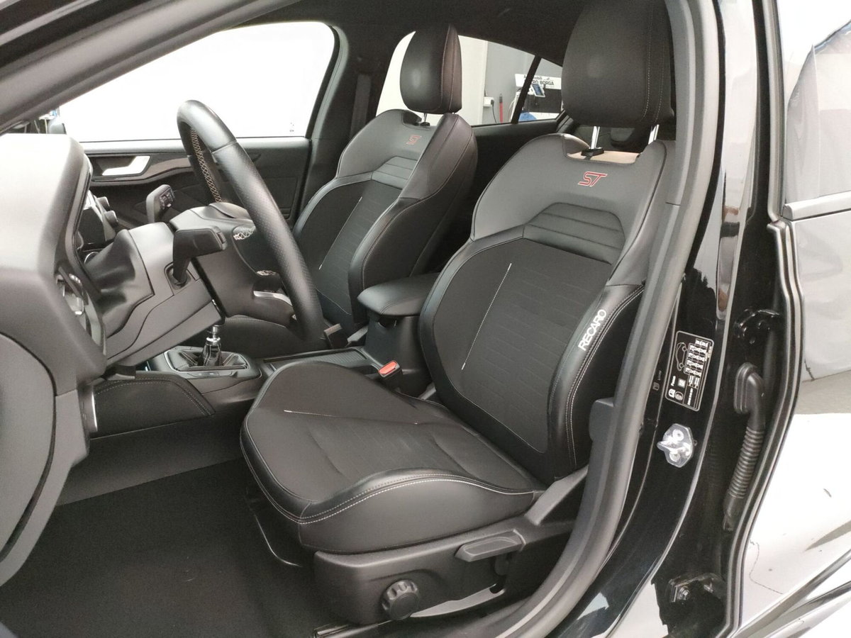 Ford Focus 2.3 ecoboost ST 280cv (7)