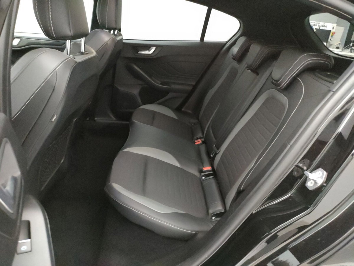 Ford Focus 2.3 ecoboost ST 280cv (8)
