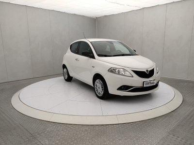 Lancia Ypsilon 1.3 MJT 16V 95 CV 5 porte S&S Silver usata