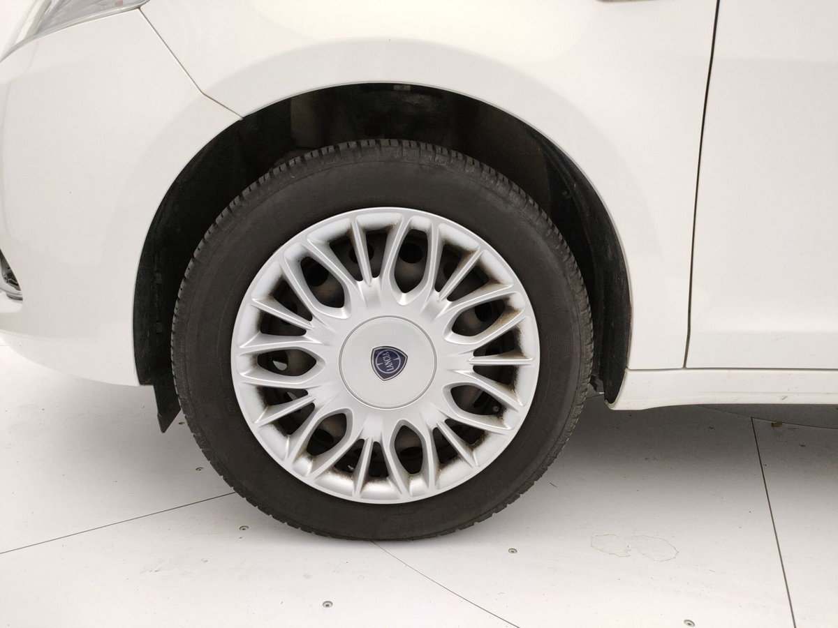 Lancia Ypsilon 1.3 MJT 16V 95 CV 5 porte S&S Silver (10)