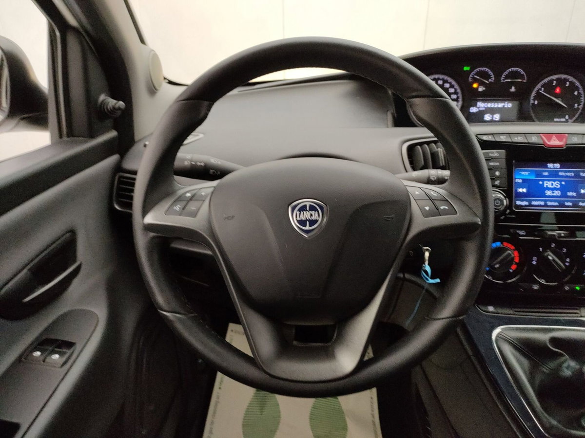 Lancia Ypsilon 1.3 MJT 16V 95 CV 5 porte S&S Silver (13)