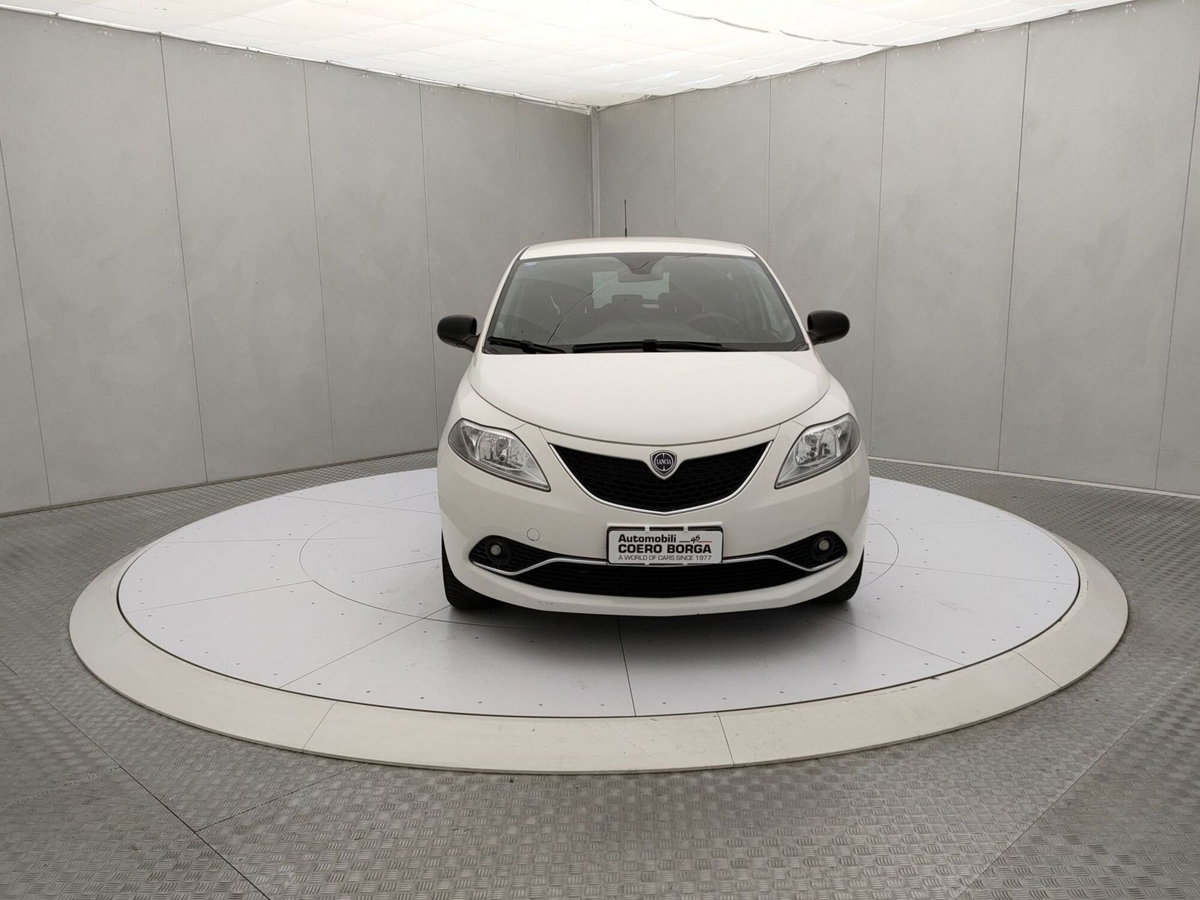 Lancia Ypsilon 1.3 MJT 16V 95 CV 5 porte S&S Silver (2)