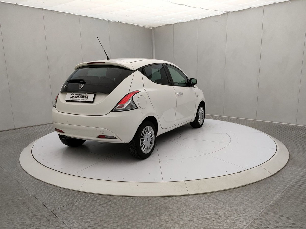 Lancia Ypsilon 1.3 MJT 16V 95 CV 5 porte S&S Silver (4)