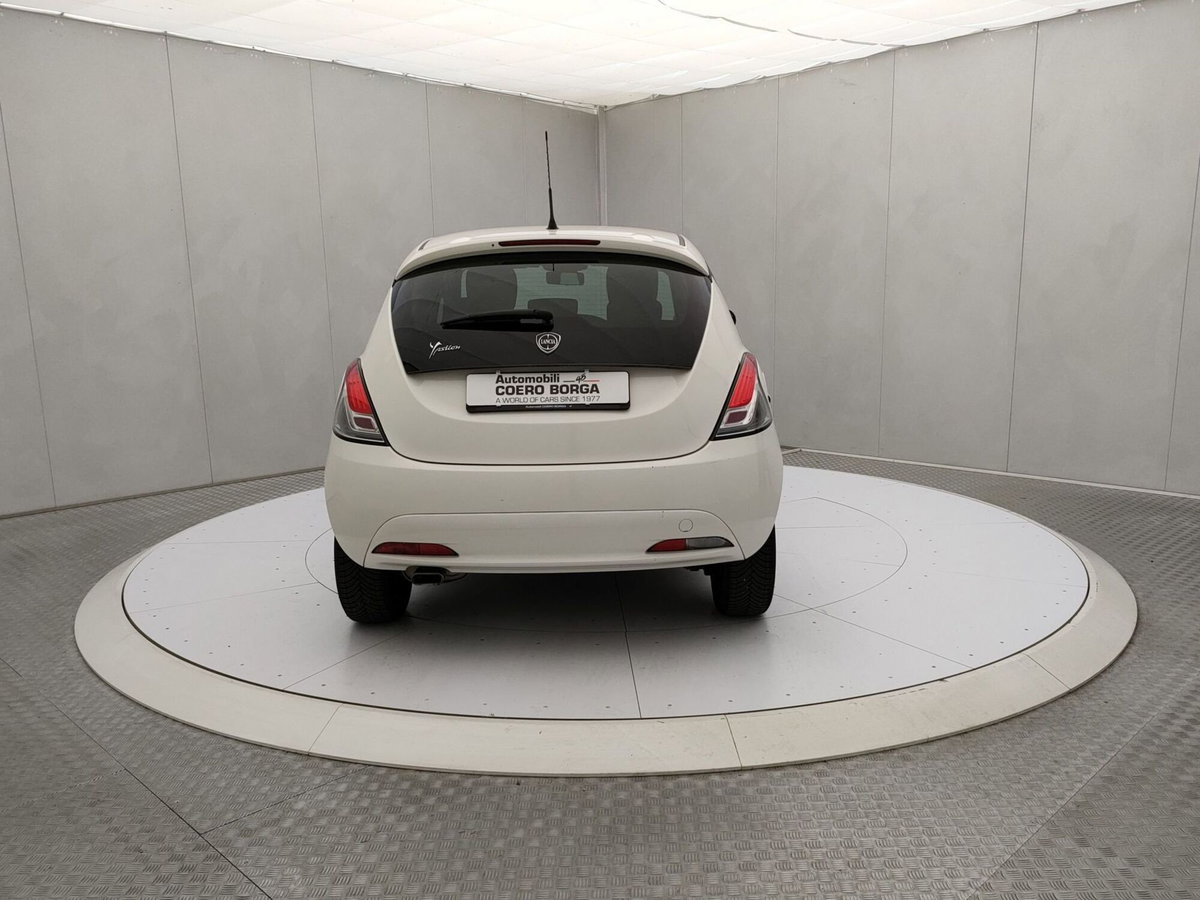 Lancia Ypsilon 1.3 MJT 16V 95 CV 5 porte S&S Silver (5)