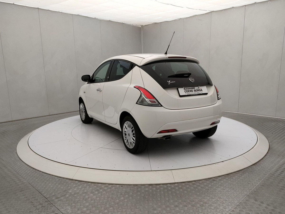 Lancia Ypsilon 1.3 MJT 16V 95 CV 5 porte S&S Silver (6)