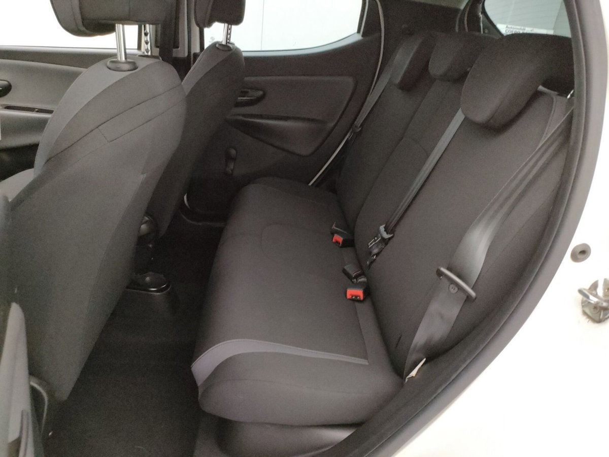 Lancia Ypsilon 1.3 MJT 16V 95 CV 5 porte S&S Silver (8)