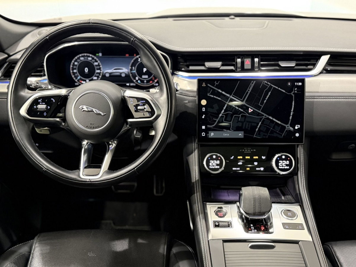 Jaguar F-Pace 2.0d i4 mhev R-Dynamic SE 90th Anniversary Edition awd 204cv auto (14)